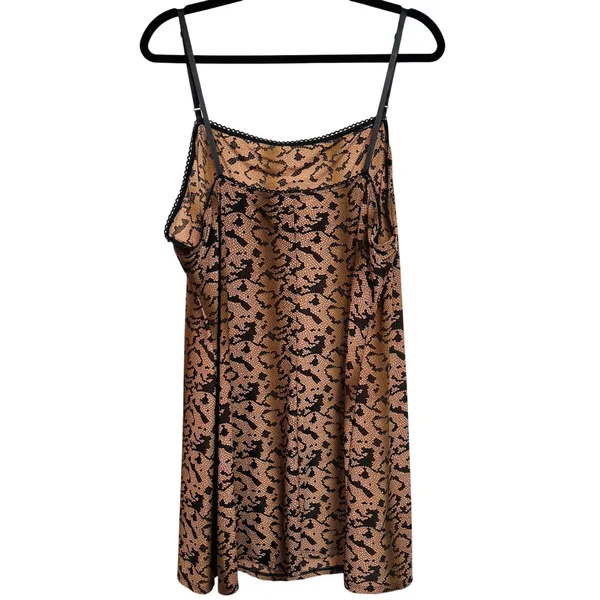 184‎ | Cinema Etoile Lace Print Chemise Nightgown Tan Black Women 1X - Image 2