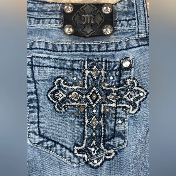 EUC Miss Me Boot Cut Jeans with Cross Embellishment size 30 x 30 - Image 3