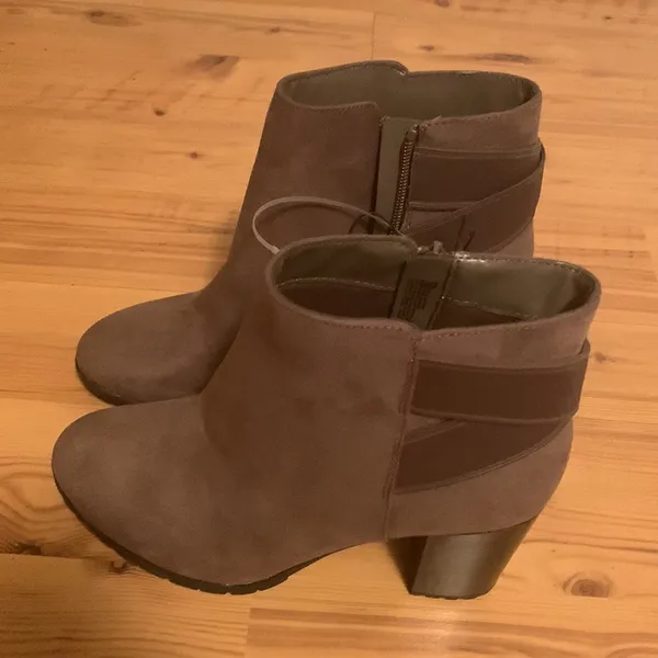 A New Day NWT Women Ankle Boot - Taupe - Image 2