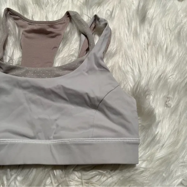 Lululemon Women's Size 8 Glide and Stride Bra Light Gray Mauve Mesh Polka Dots - Image 3