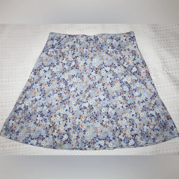 Aritzia Light Blue Floral Mini Skirt - Image 2