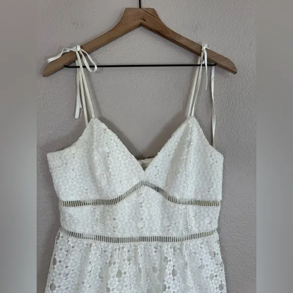 Bardot Botanical White Lace Midi Dress in Ivory size 8 Medium $139 Revolve Bride - Image 5