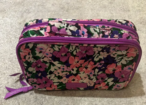Vera Bradley Floral Makeup And Cosmetics Bag/ Handbag - Image 2