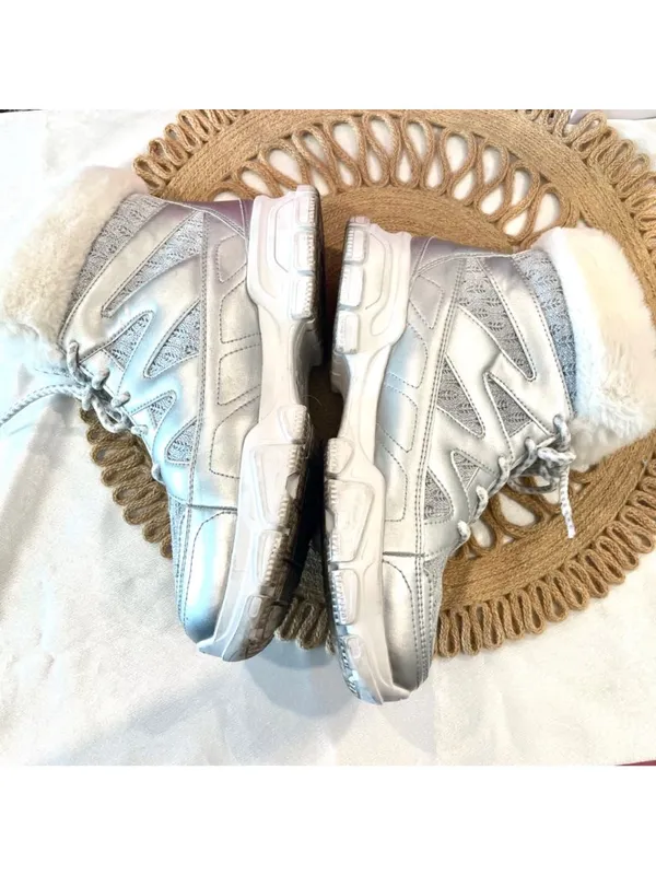 Skechers Silver Fur Trim White Winter Snow Boots Size 7.5 Y2K Snow Bunny - Image 5