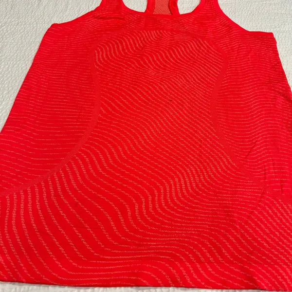 Lululemon red seawheeze 2020 swiftly tech tank size 10 women - Image 4