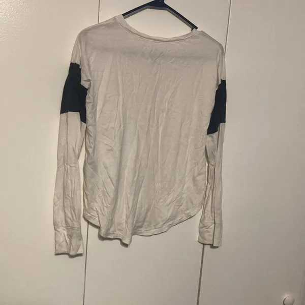Hollister Easy Tee White/Blue Long Sleeve Tee - Image 5