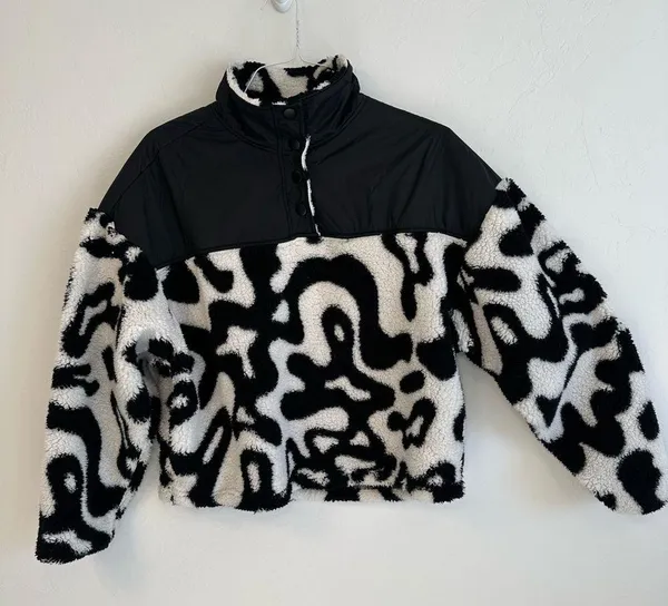 Fleece quarter button up jacket🖤🤍 - Image 2