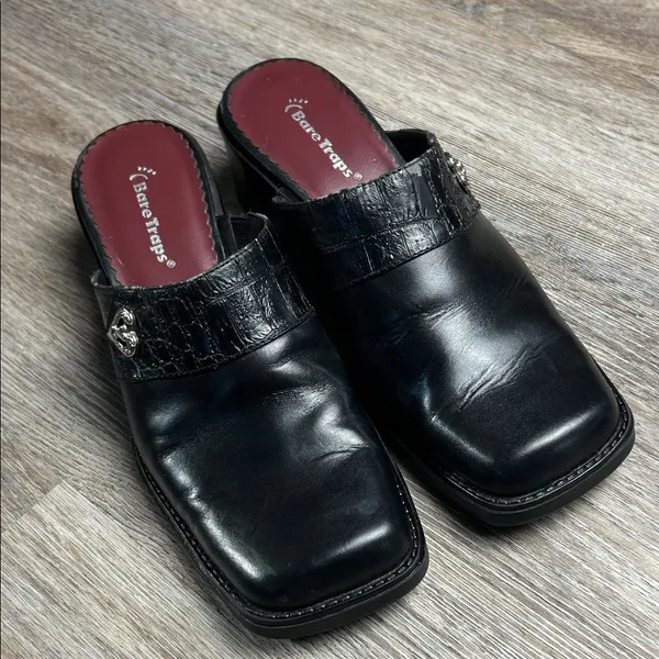 BareTraps Black Leather “Coupe” Slip-On Shoes Size 7.5 Medium - Image 2