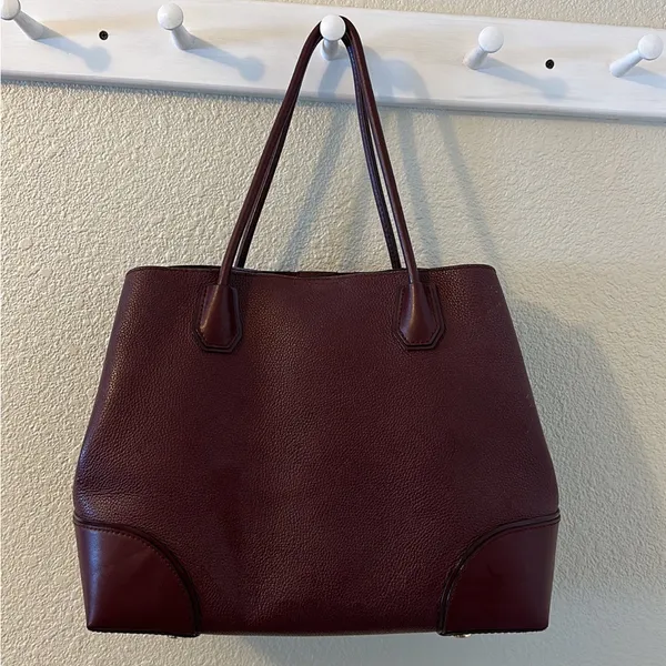 Michael Kors Leather Shoulder Bag - Image 2