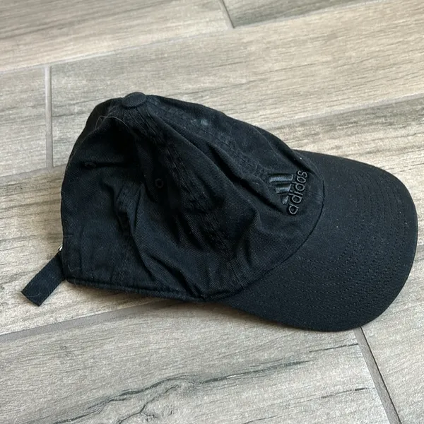 Black adidas baseball hat - Image 4