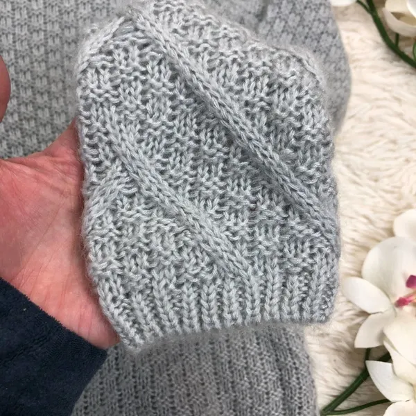 H&M Cable Knit Gray Lightweight Sweater Size Small - Image 6