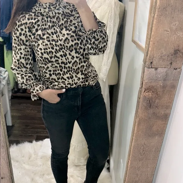Vici Leopard Print Top size xsmall - Image 2