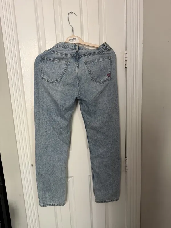 Djerf Avenue Relaxed Jeans in Blue - Image 4