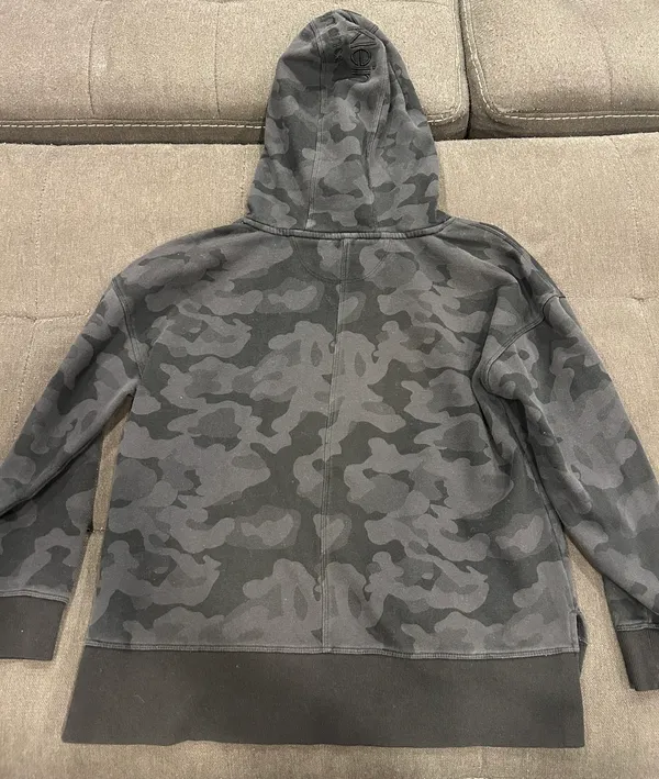 Calvin Klein Black Camo Cropped Hoodie - Image 2
