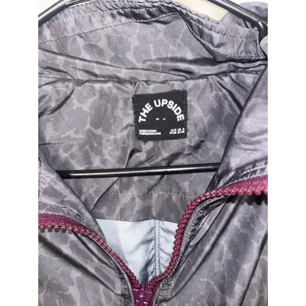 The Upside Snow Leopard windbreaker jacket size 6 Full Izipnlight Weight‎ - Image 5