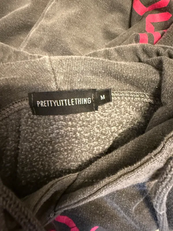 PrettyLittleThing GREY WORLDWIDE GRAPHIC OVERSIZED HOODIE Medium - Image 7