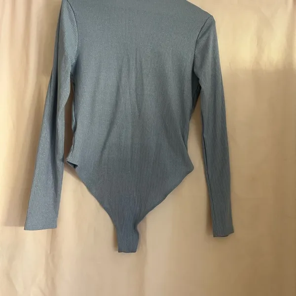 And Now This Light Blue Ribbed Top Size L - Image 4