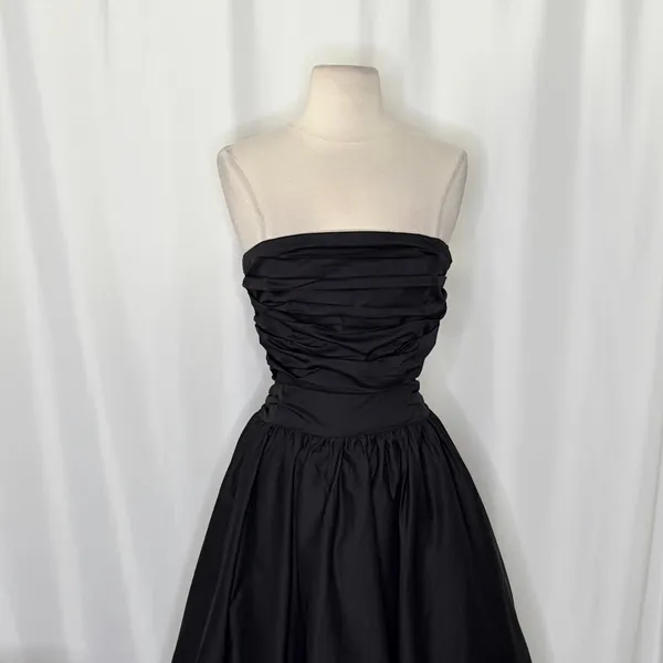 NWT!! HELLO MOLLY Upon A Cloud Strapless Bubble Midi Dress Solid Black X-Small‎ - Image 3