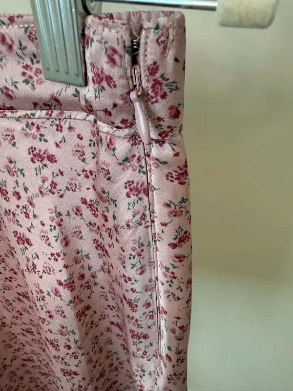 Hollister Ultra High-Rise Floral Mini Skirt Size M - Image 4