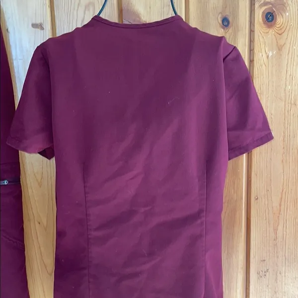 FIGS Set Stylish burgundy scrub with top and jogger pants nurse scrubs - Image 14