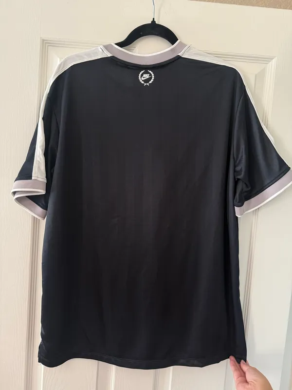 BNWT Women’s Nike V-Neck Jersey Top - Image 5