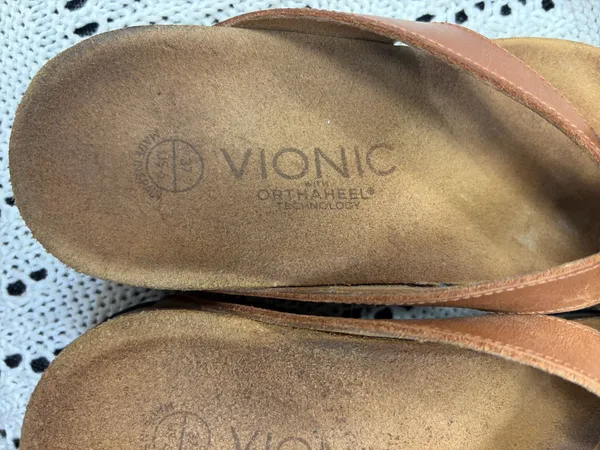 Vionic sandals in beige - Image 8