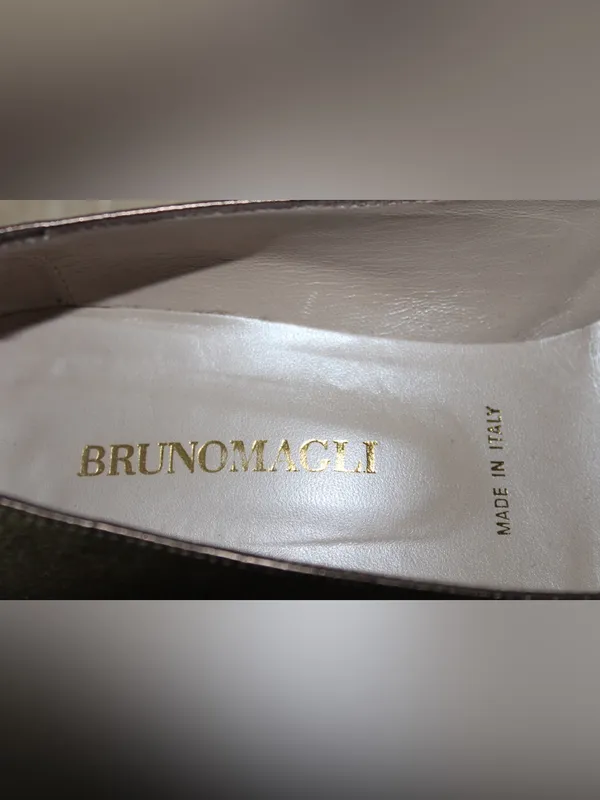 Bruno Magli Metallic Bronze Peep-Toe Kitten Heels Size 8 - Image 8