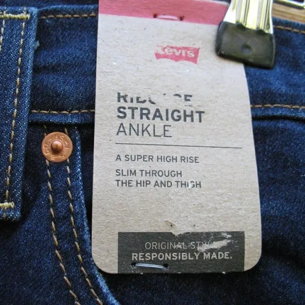 NWT Levi's Ribcage Straight Ankle Jeans - Image 11