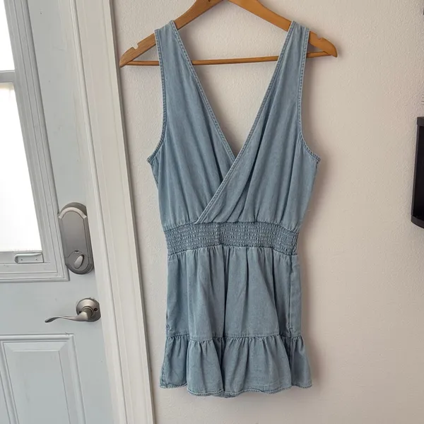 • American Eagle • Women’s Light Blue Sleeveless Denim Romper size M - Image 3