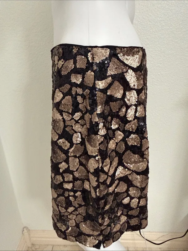 Line & Dot Black Sequin Floral Mini Skirt - Image 4