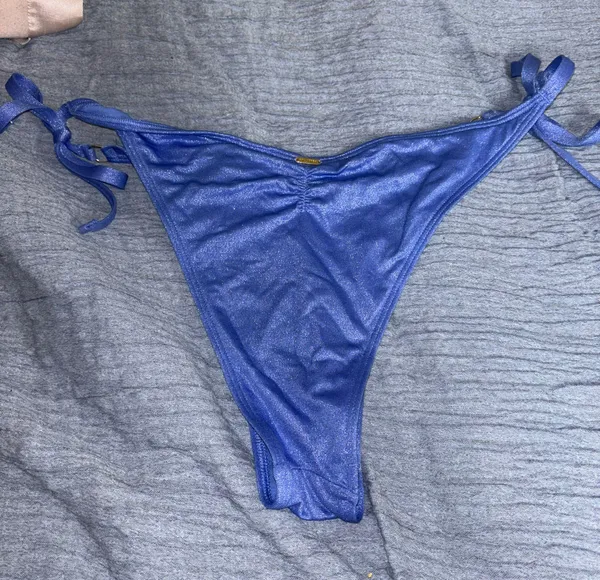 Hollister High waisted bikini bottoms - Image 2
