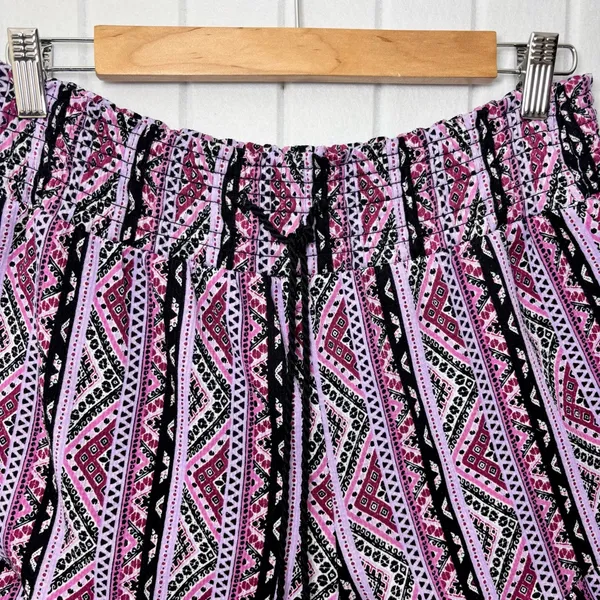 No Boundaries High Waist Patterned Shorts‎ - Pink and Black Ruffle hem Size L - Image 3