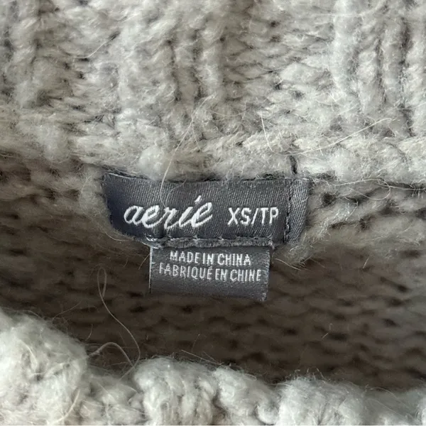 Aerie Oversized Chunky Knit Sweater in Light Gray - Image 4