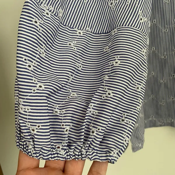 LOFT blue and white striped eyelet blouse Sz Medium - Image 6