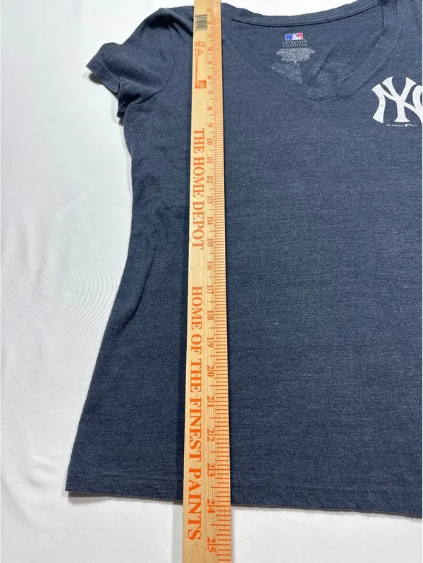 Vintage 2012 New York Yankees MLB V-Neck Tee - Great Catch! - Image 5
