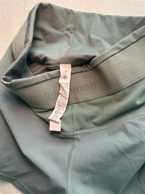 Lululemon Biker Shorts 2.5" - Image 4