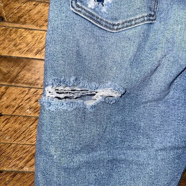 American Eagle light wash destroyed relaxed mom jeans - Image 4