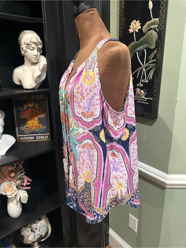 Rose + Olive Boho Paisley Sleeveless Blouse – Size Large - Image 6