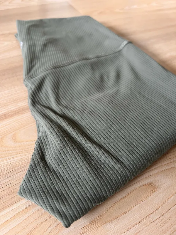 Lululemon Align High-Rise 25" ribbed olive green - Image 3