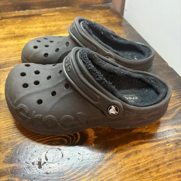 Crocs Black Fur Lined‎ Clogs Size Women 6 - Image 2