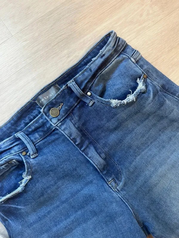 Unbranded Women's Flare Jeans Blue Raw Frayed Hem Sz 9/28 27" Inseam - Image 3