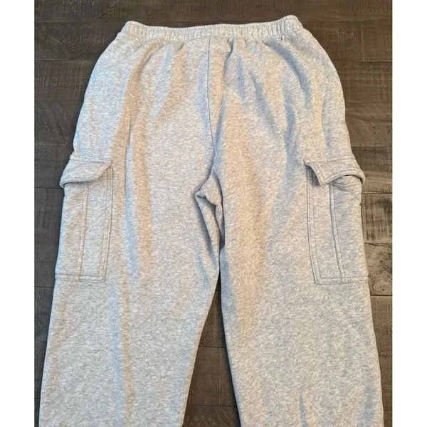 Universal Thread Women's Light Gray Sweatpants Size Medium - Image 6