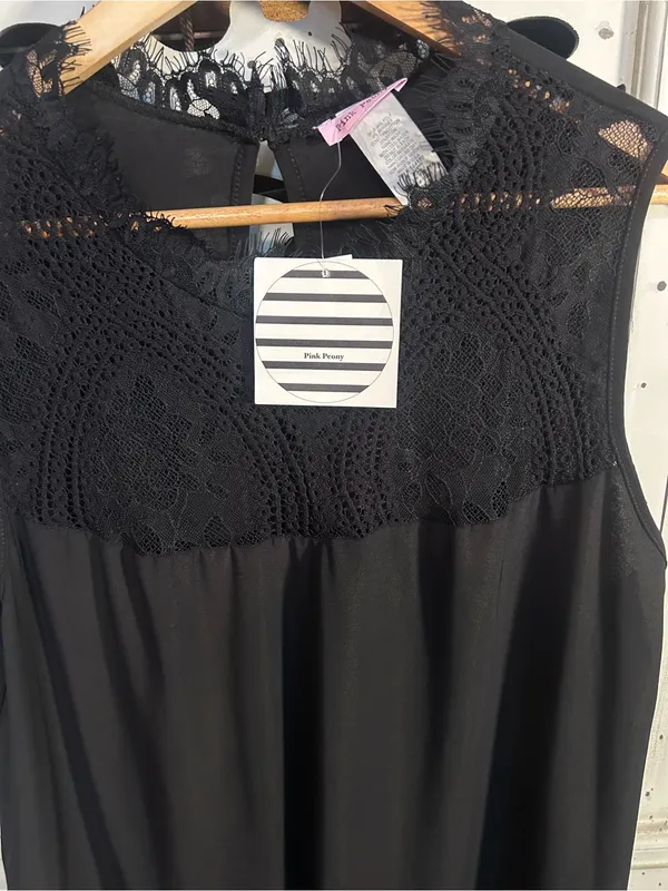 Pink Peony Black Lace Sleeveless Blouse Top Size Large L Keyhole Back NWT - Image 3