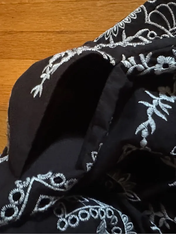 Especia Boho Black & white scalloped shorts with white floral embroidery, L, NWT - Image 9