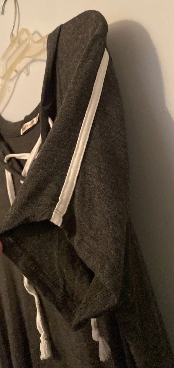 Heart and Hips Hoodie Dress Grey Short Sleeves Lace Front - Image 3