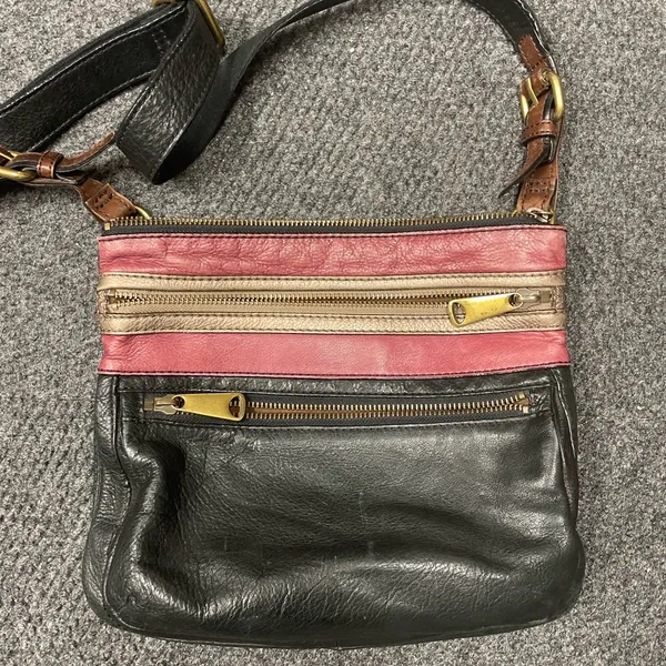 Fossil Explorer Two-Tone Leather Crossbody Bag Red Black Vintage Y2K Soft - Image 5