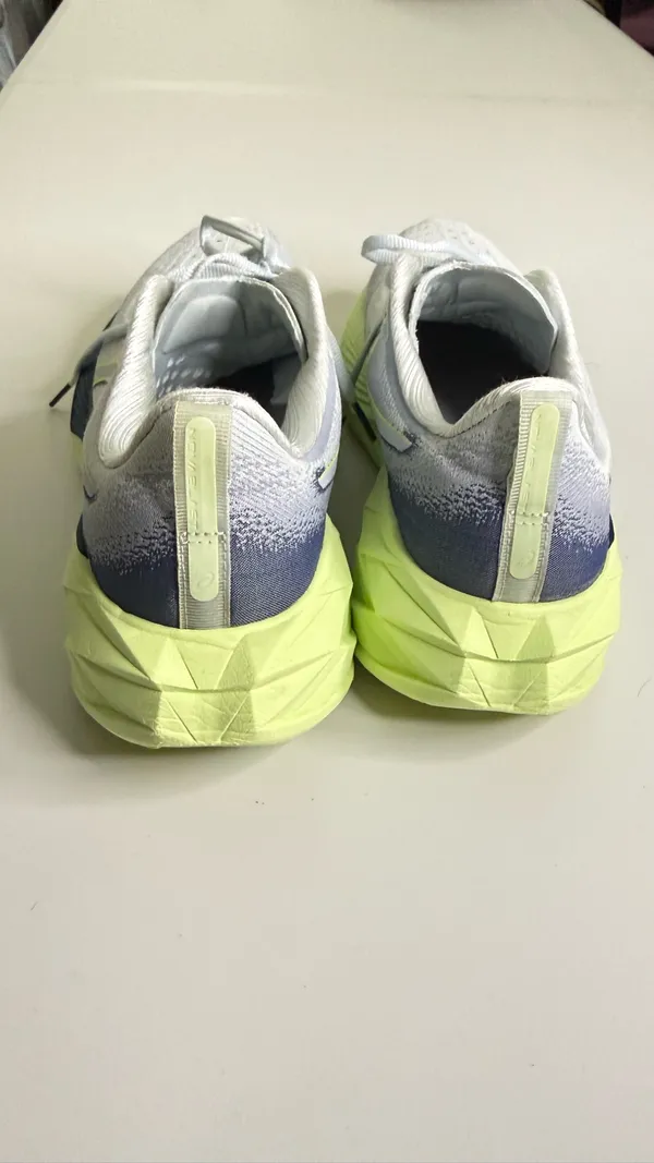 ASICS Running Shoes NOVABLAST 4 Women’s Size 10 - Image 3