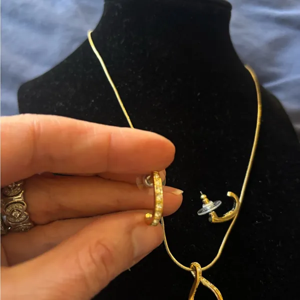 Roman Gold Teardrop Pendant Necklace and Hoop Earring Set - Gold - Image 3