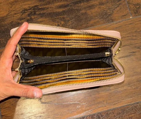 Steve Madden Wallet - Image 2