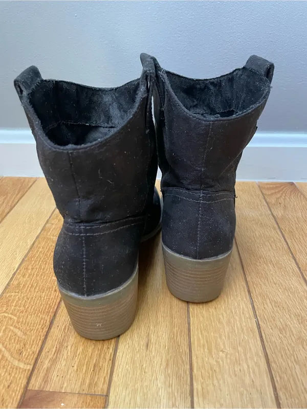 Merona Black Suede Ankle Booties with Low Block Heel - Image 4